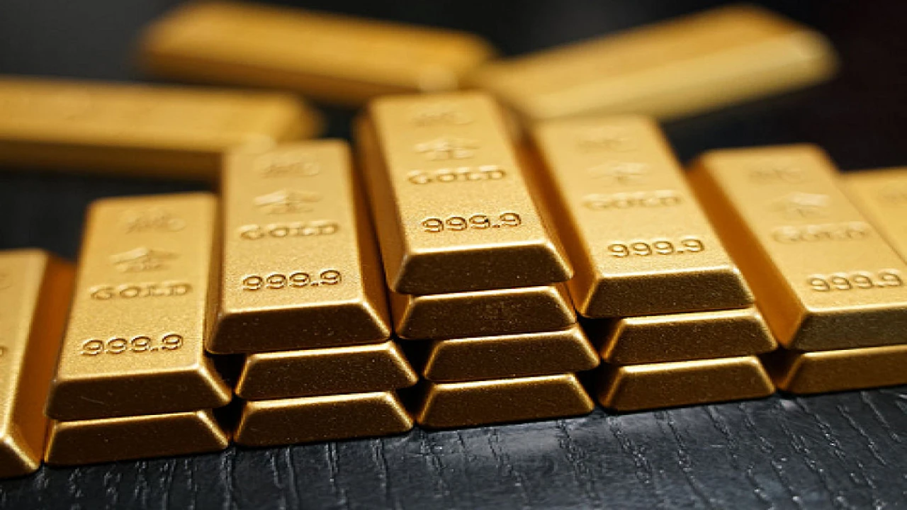 تراجع أسعار الذهب عالمياً بضغط من ارتفاع الدولار وتغير توقعات الفائدة الأميركية